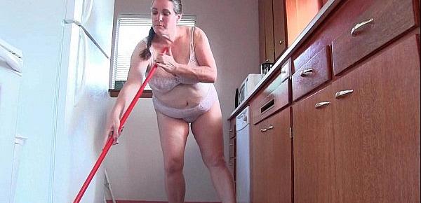  Granny with big tits cleaning the kitchen naked